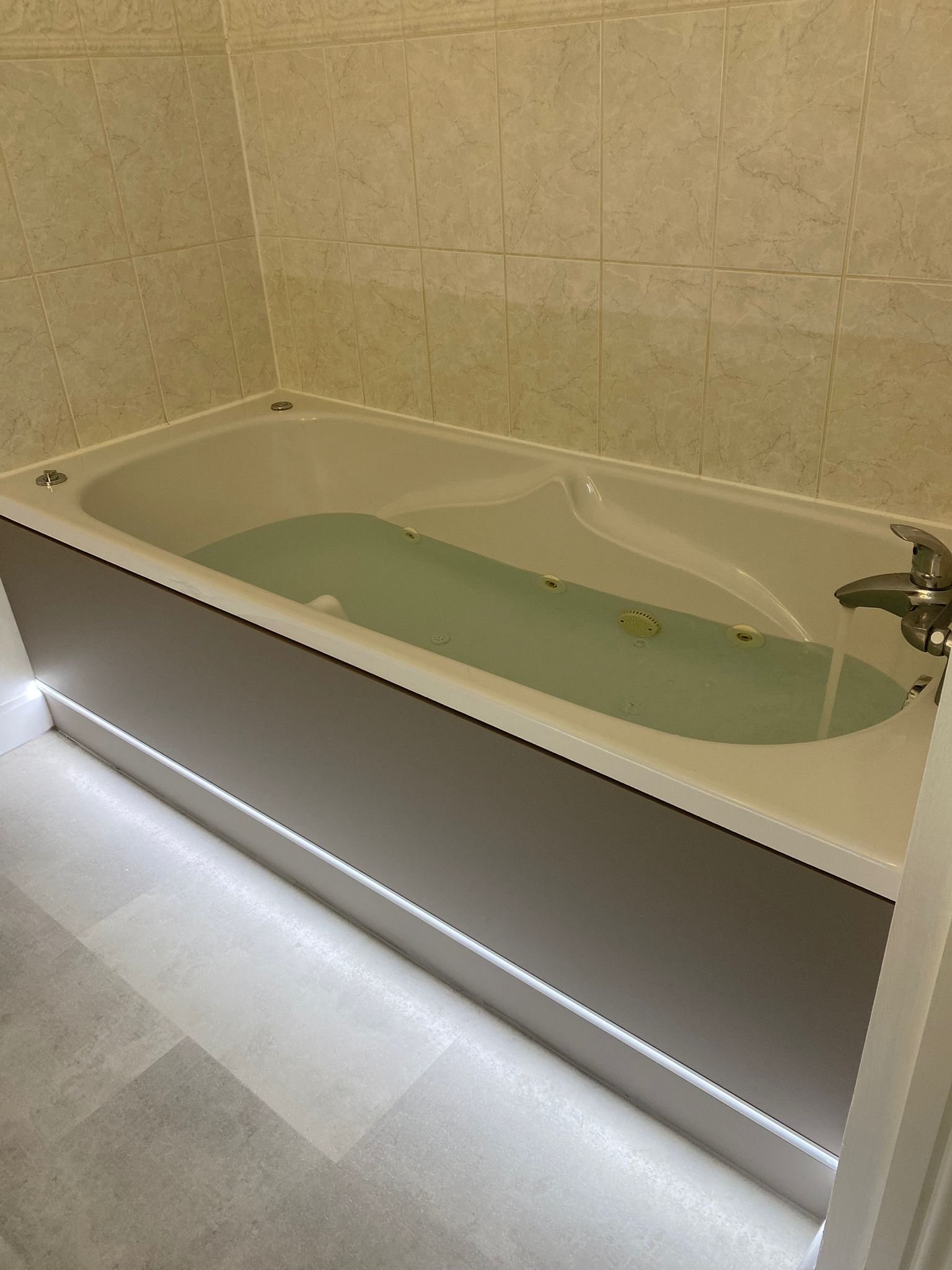 Bathroom bath installation